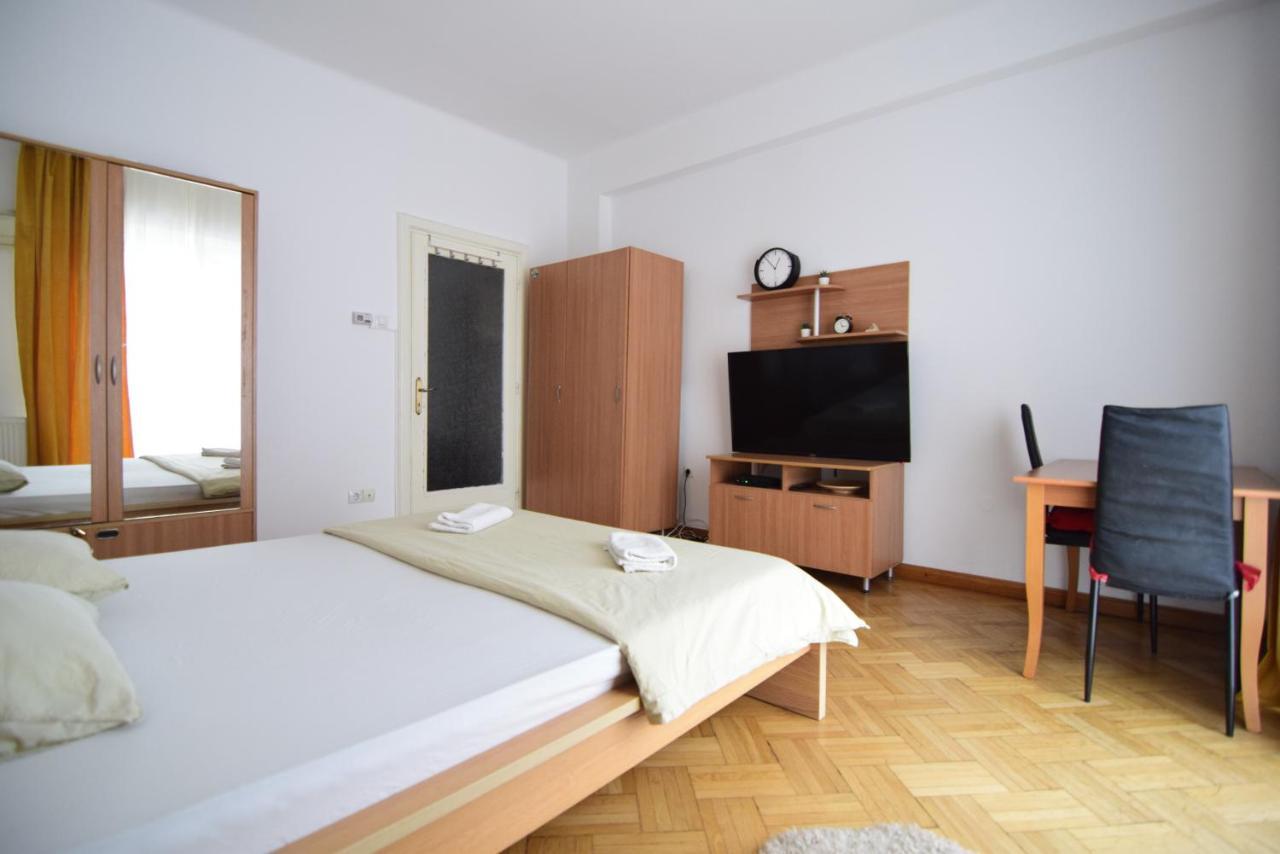 Resedinta Lui Calin - Calea Victoriei Near Royal Palace Bukareszt Zewnętrze zdjęcie